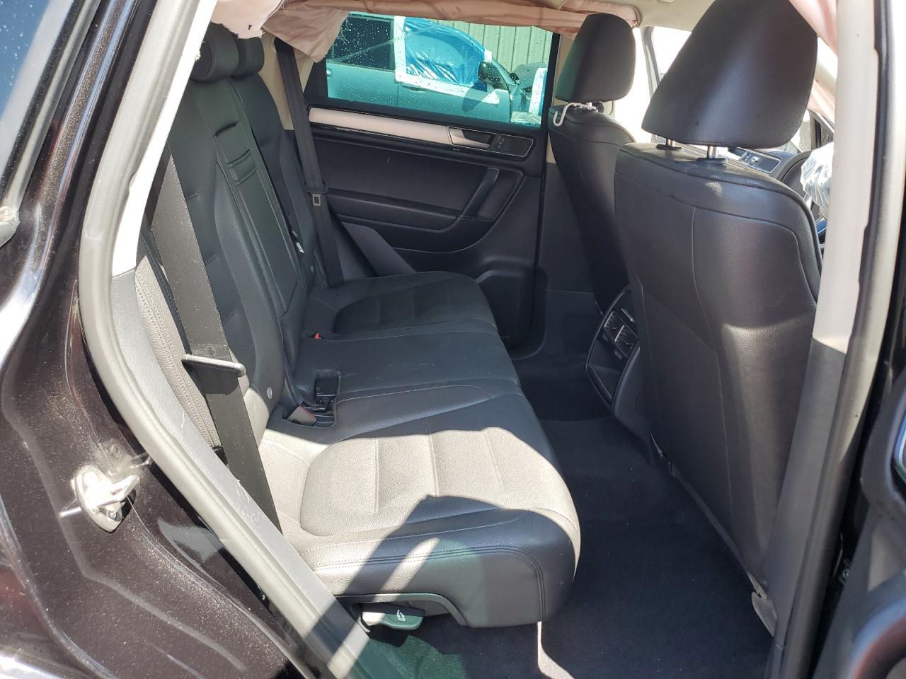 2016 Volkswagen Touareg Sport VIN: WVGEF9BP2GD012359 Lot: 80117145