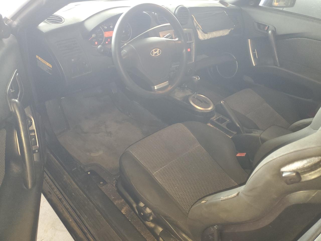 2004 Hyundai Tiburon VIN: KMHHM65D04U107131 Lot: 72101305