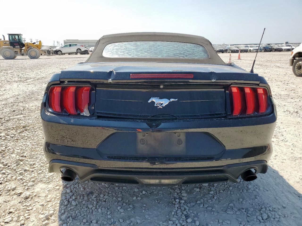 2018 Ford Mustang VIN: 1FATP8UH2J5137975 Lot: 71727855