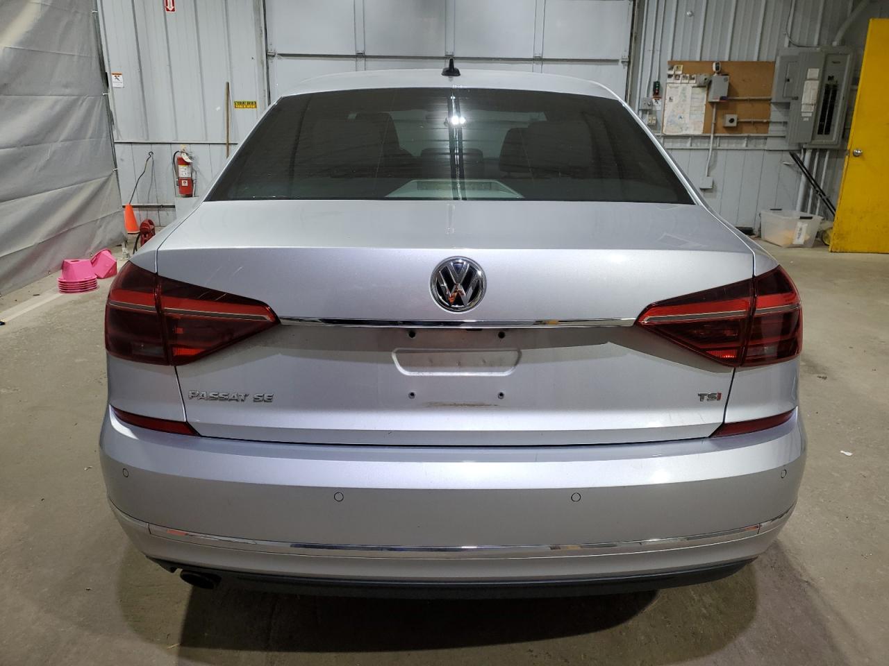 2017 Volkswagen Passat Se VIN: 1VWGT7A35HC009923 Lot: 70689475