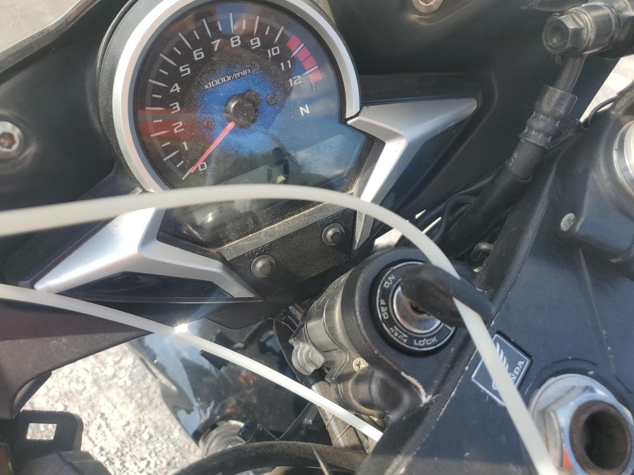 2011 Honda Cbr250 R VIN: MLHMC4113B5000486 Lot: 81302965