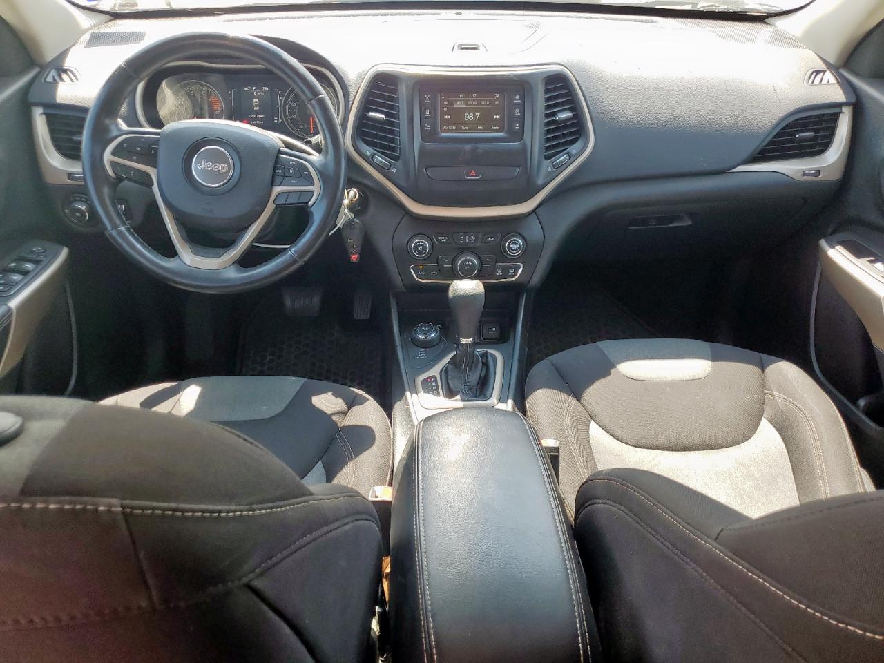 2018 Jeep Cherokee Latitude VIN: 1C4PJMCX2JD526281 Lot: 81319215