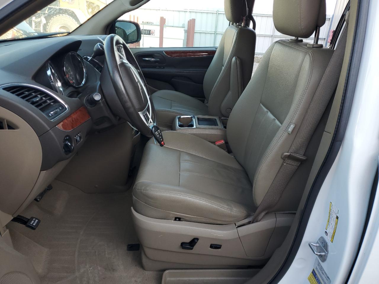 2015 Chrysler Town & Country Touring VIN: 2C4RC1BG9FR675469 Lot: 81849265