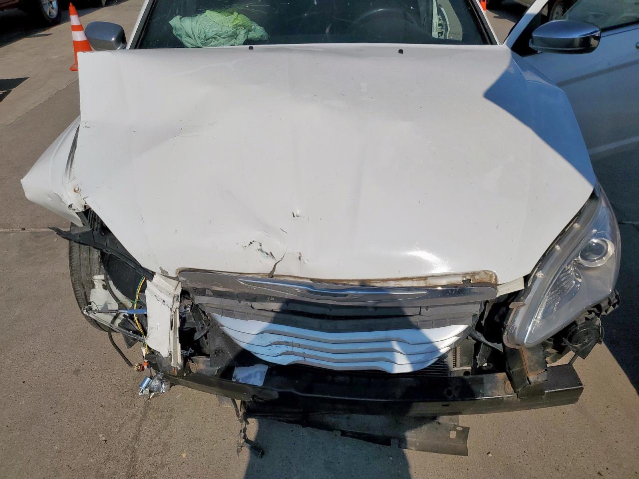 2014 Chrysler 200 Limited VIN: 1C3CCBCG4EN180140 Lot: 81478905