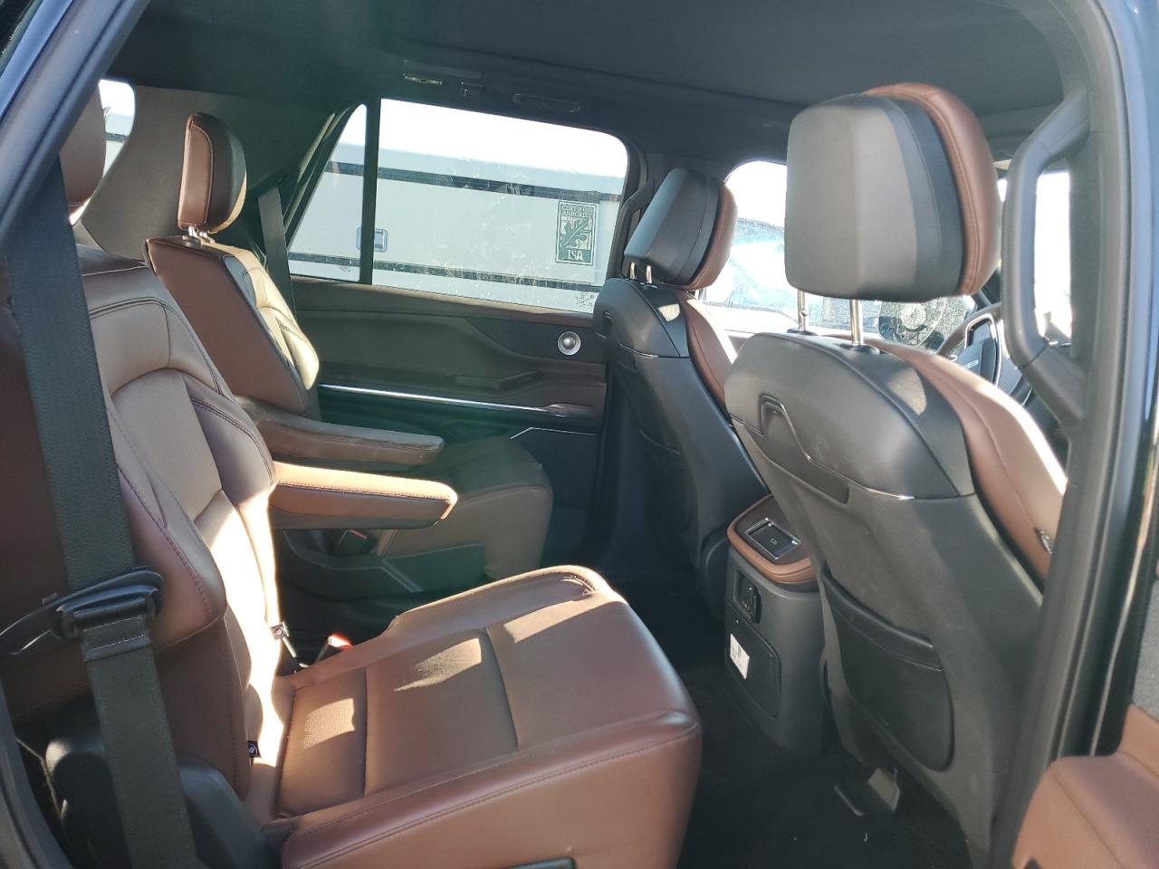 2025 Lincoln Navigator Reserve VIN: 5LMJJ2LG4SEL05764 Lot: 84769465
