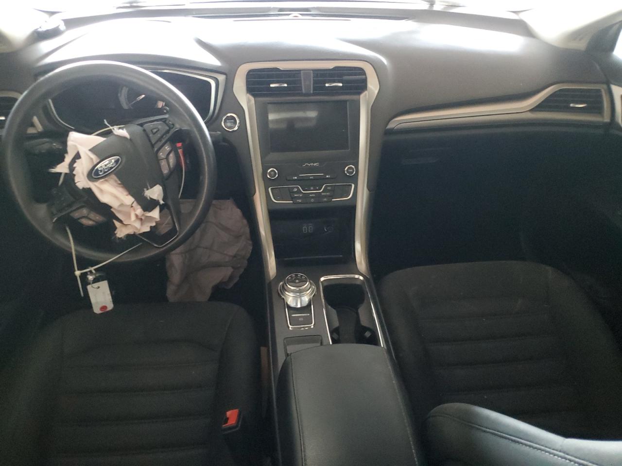 2019 Ford Fusion Se VIN: 3FA6P0HD7KR104233 Lot: 82164645