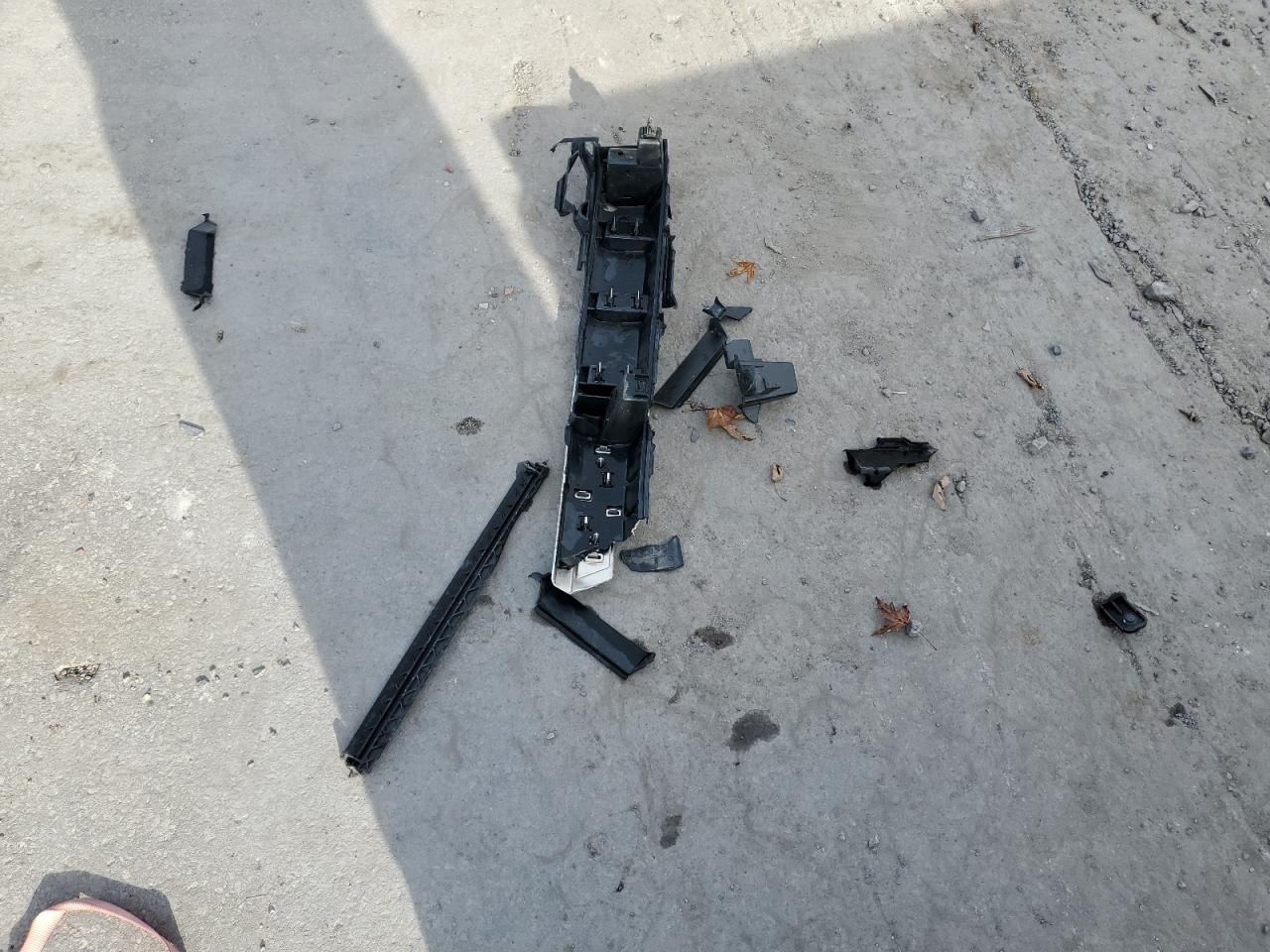 2018 Chevrolet Silverado C1500 Lt VIN: 1GCRCREH8JZ261147 Lot: 84206045