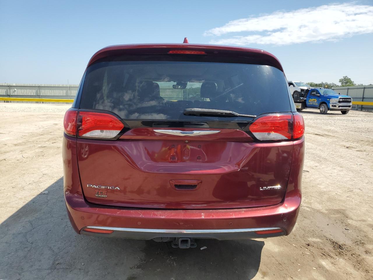 2017 Chrysler Pacifica Limited VIN: 2C4RC1GG8HR643270 Lot: 80824515