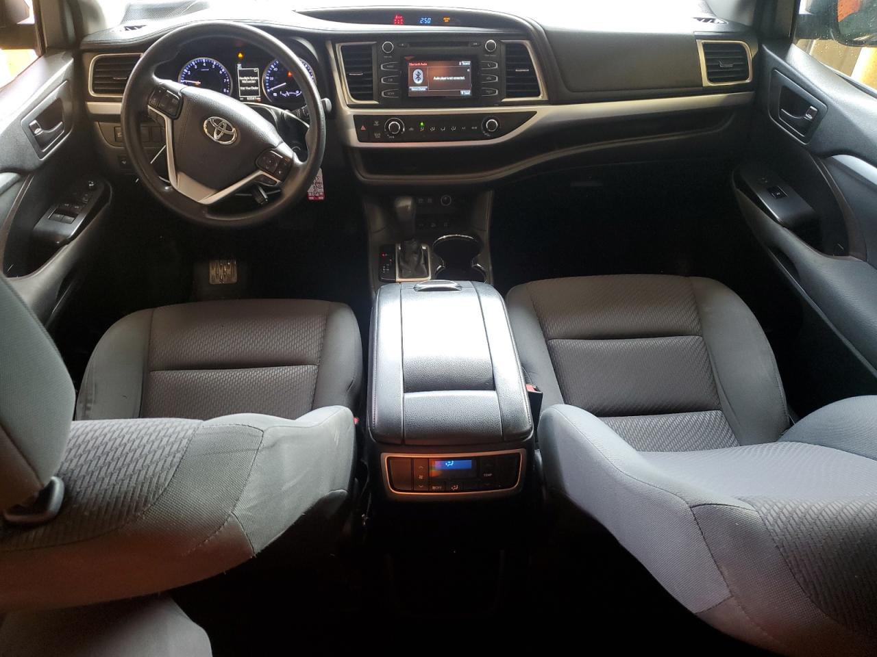 2018 Toyota Highlander Le VIN: 5TDBZRFH5JS808973 Lot: 84258645