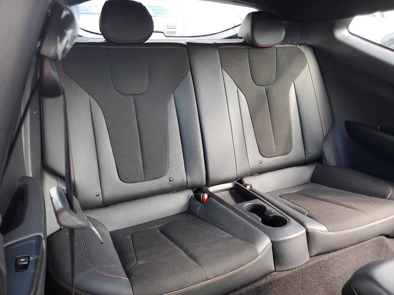 2019 Hyundai Veloster Base VIN: KMHTG6AFXKU013893 Lot: 70712375