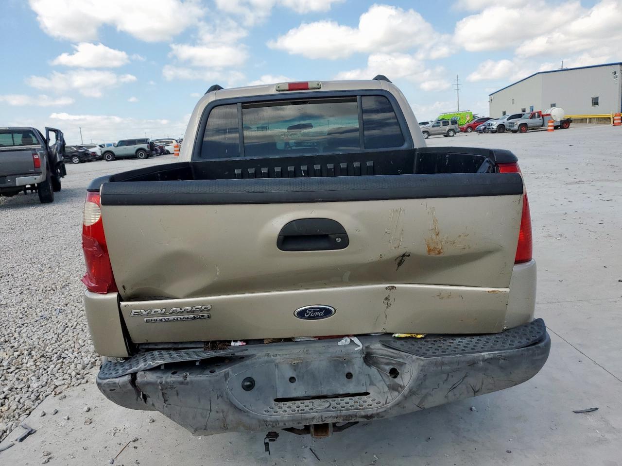 2004 Ford Explorer Sport Trac VIN: 1FMZU67KX4UB93855 Lot: 81592215