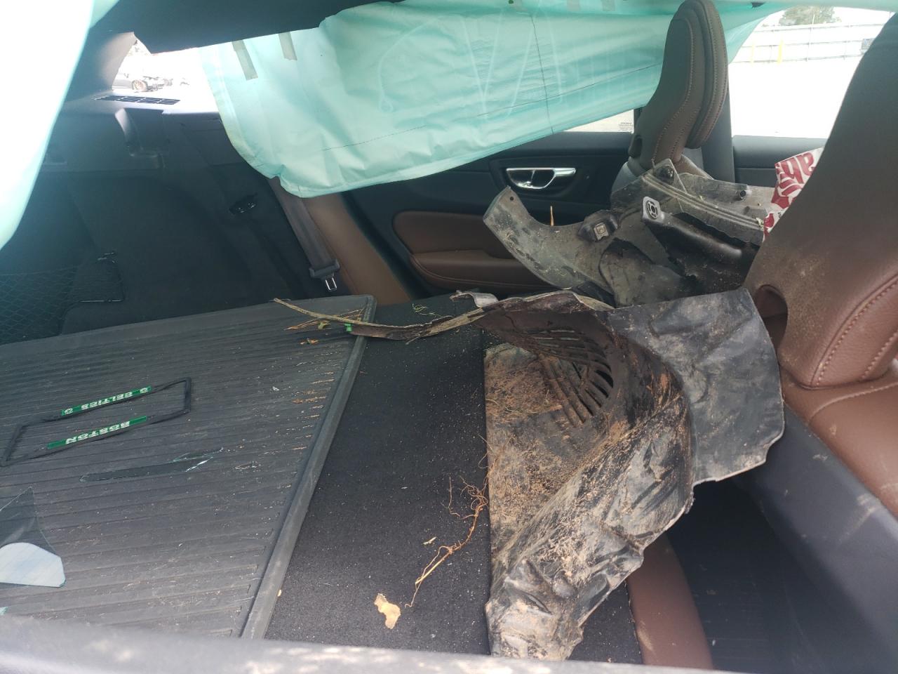 2022 Volvo Xc60 B5 Momentum VIN: YV4L12RK8N1081872 Lot: 81415115