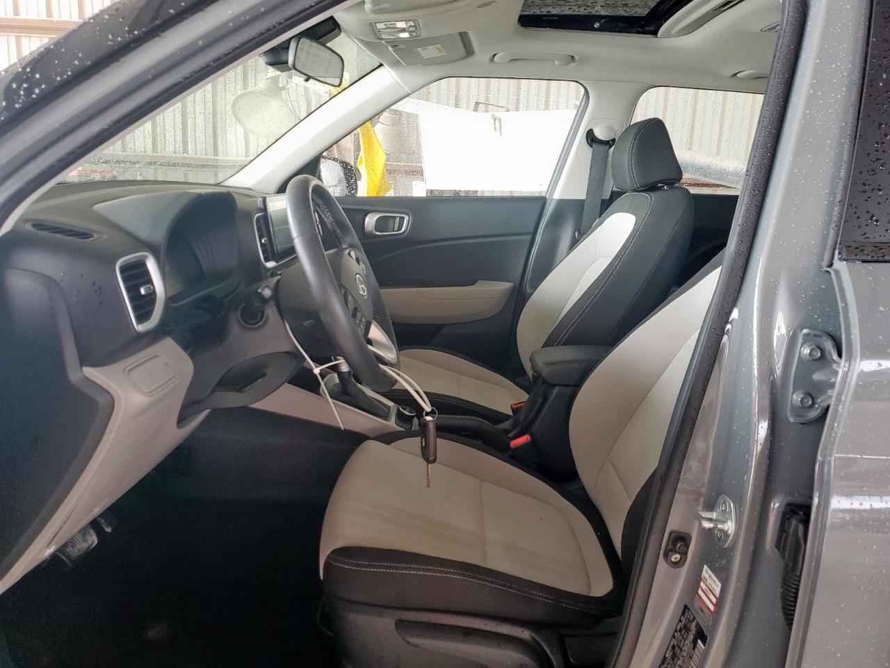 2023 Hyundai Venue Sel VIN: KMHRC8A38PU220541 Lot: 83947085