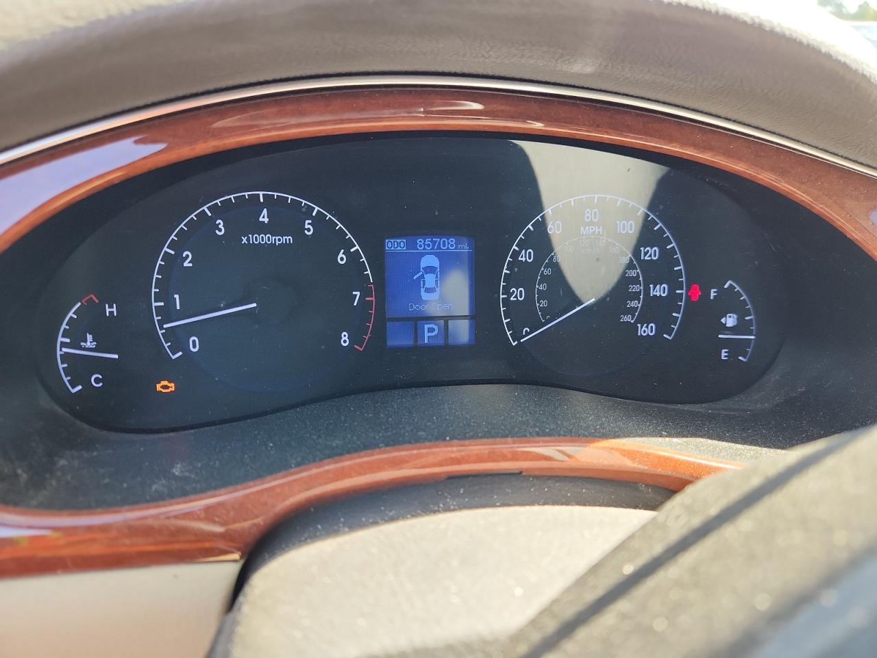 2013 Hyundai Genesis 3.8L VIN: KMHGC4DD1DU228707 Lot: 80853385