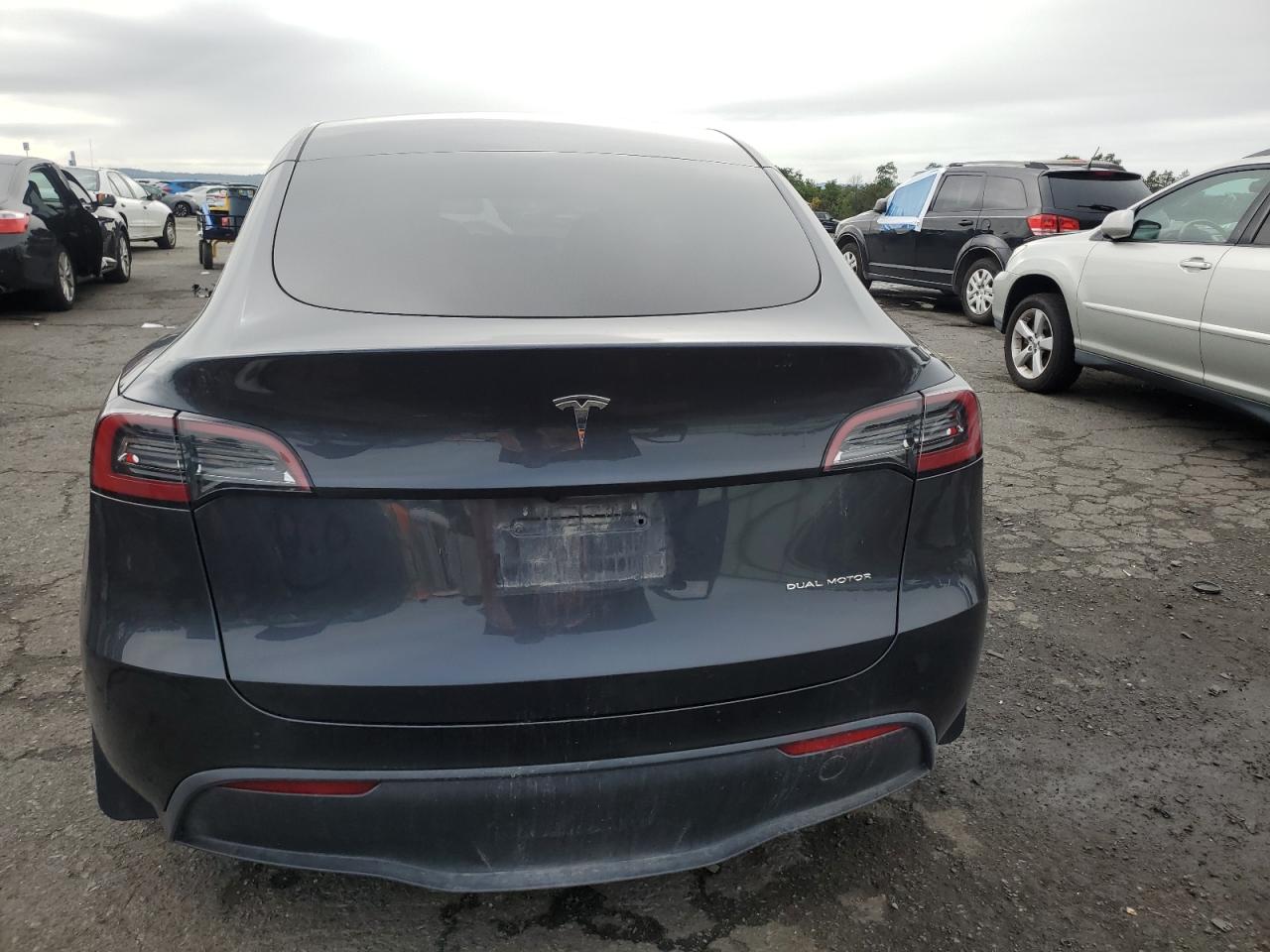 2024 Tesla Model Y VIN: 7SAYGAEEXRF157996 Lot: 71857805