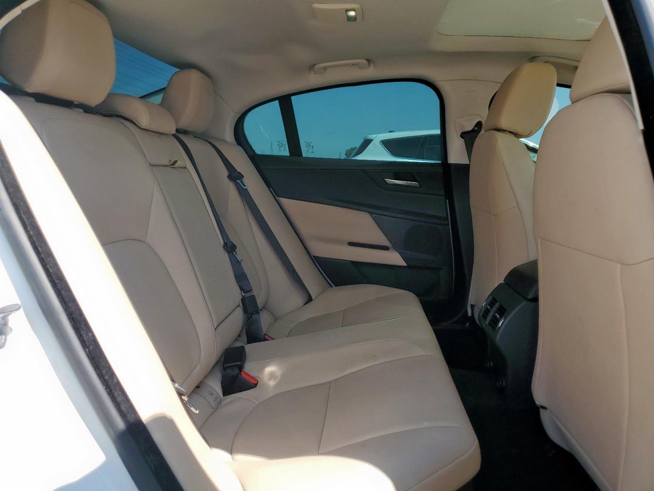 2017 Jaguar Xe Premium VIN: SAJAD4BGXHA962758 Lot: 71918235