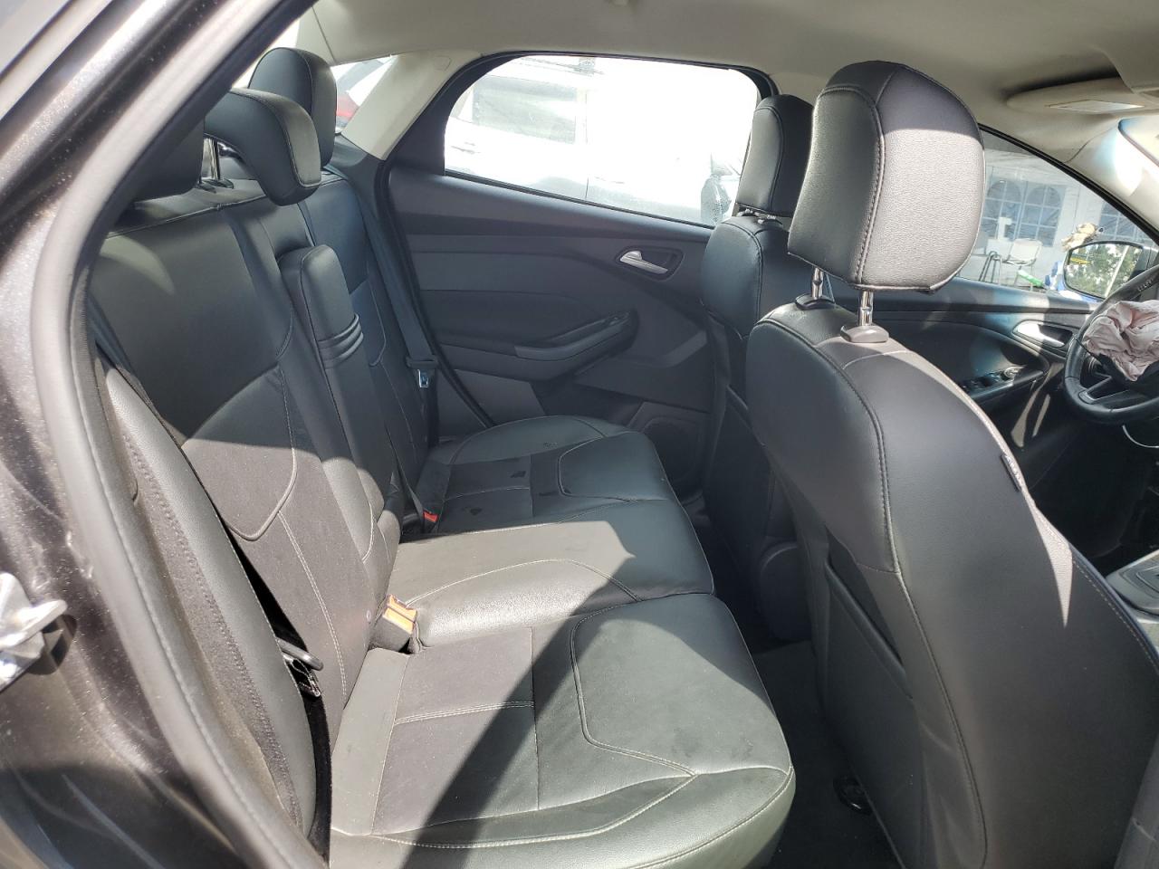 2016 Ford Focus Se VIN: 1FADP3F21GL323558 Lot: 84638085