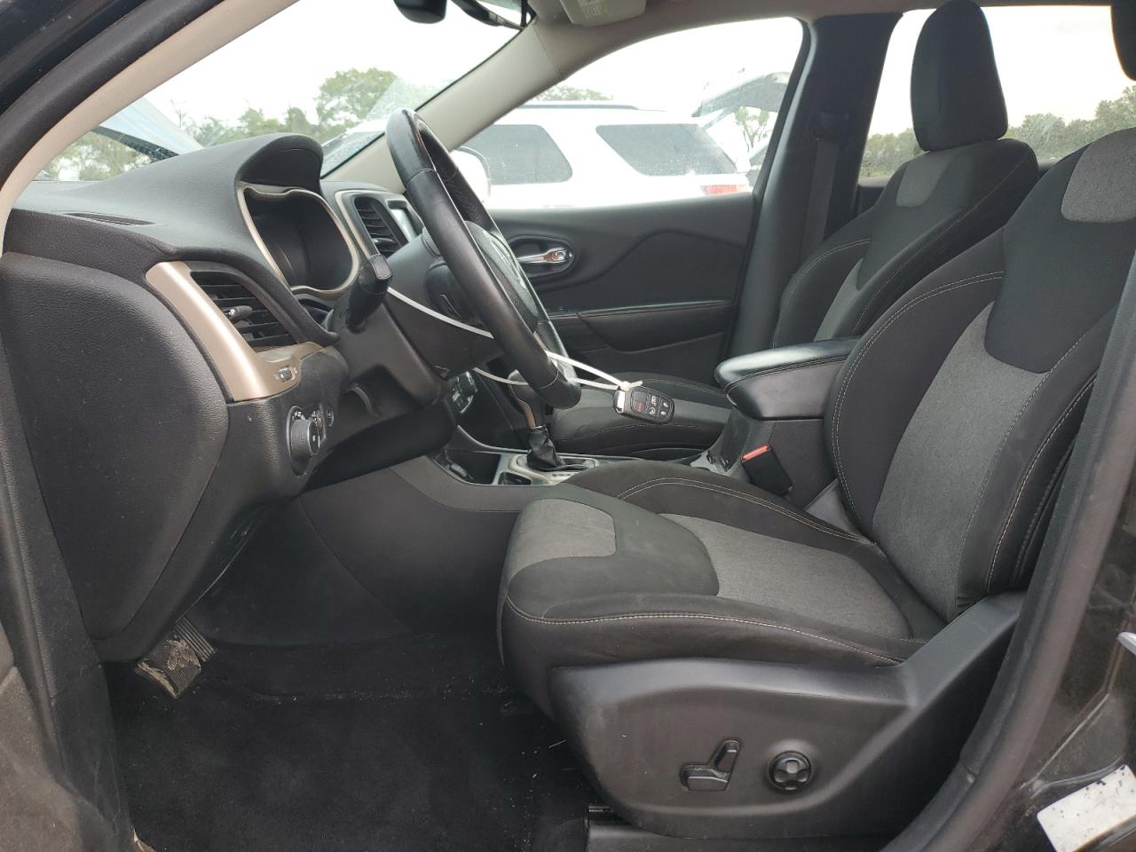 2014 Jeep Cherokee Latitude VIN: 1C4PJLCS3EW105162 Lot: 80062065