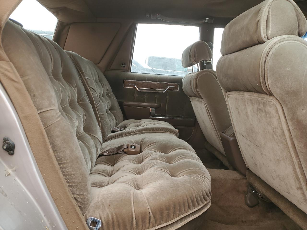 1988 Chrysler Fifth Avenue VIN: 1C3BF66P8JW163111 Lot: 81712905
