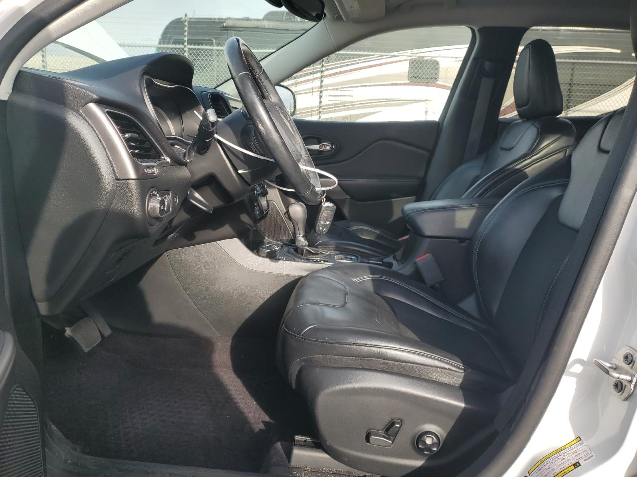 2019 Jeep Cherokee Latitude Plus VIN: 1C4PJMLX5KD156204 Lot: 81921785