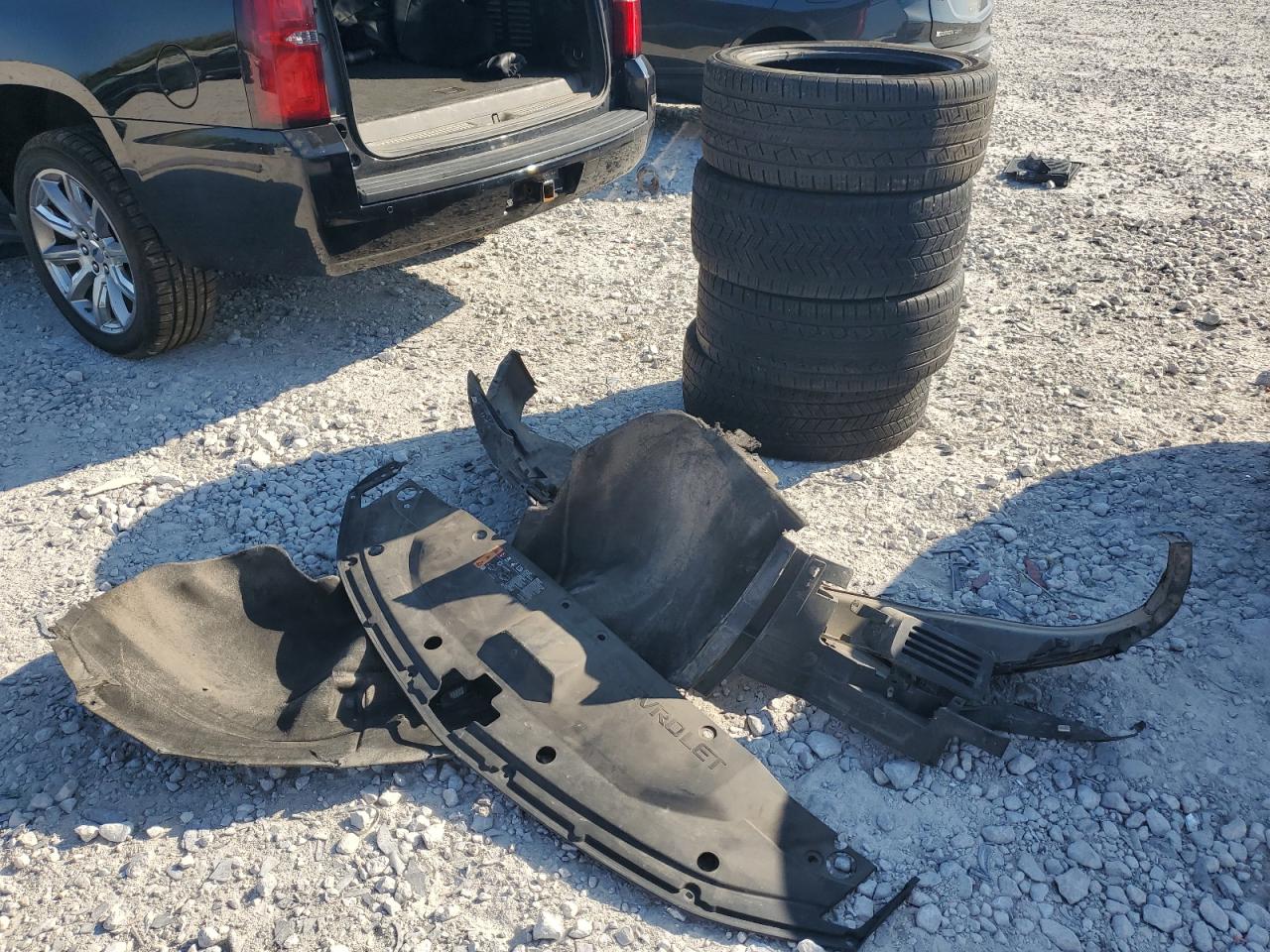 2018 Chevrolet Suburban K1500 Lt VIN: 1GNSKHKC2JR377541 Lot: 80444485