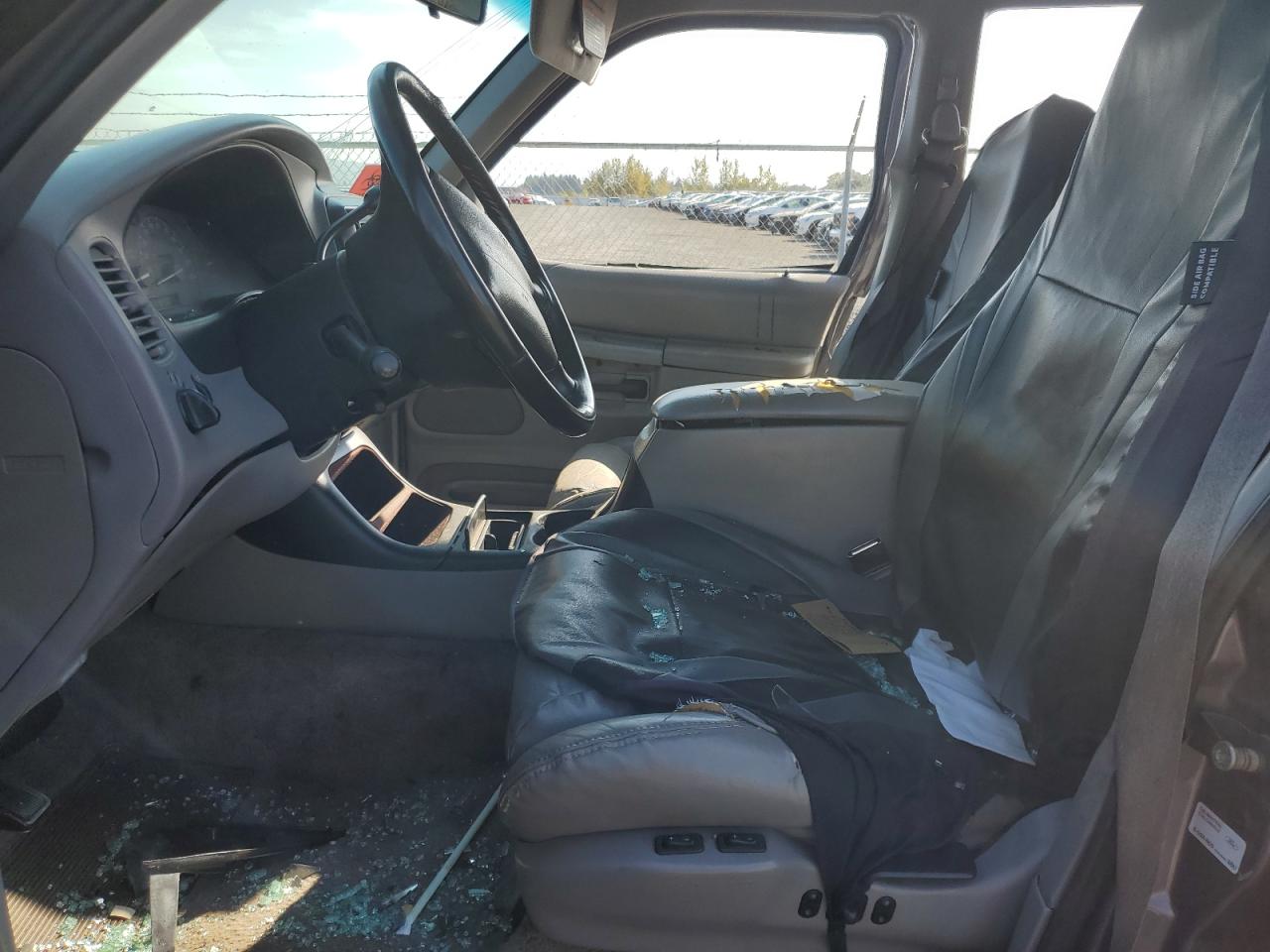 1996 Ford Explorer VIN: 1FMDU34X0TZA03801 Lot: 81256875