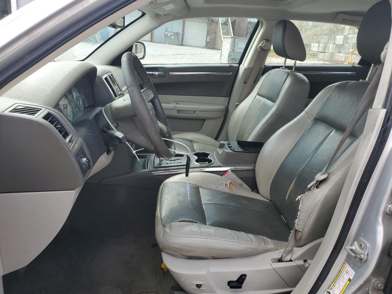 2008 Chrysler 300 Touring VIN: 2C3LA53GX8H245187 Lot: 81764895