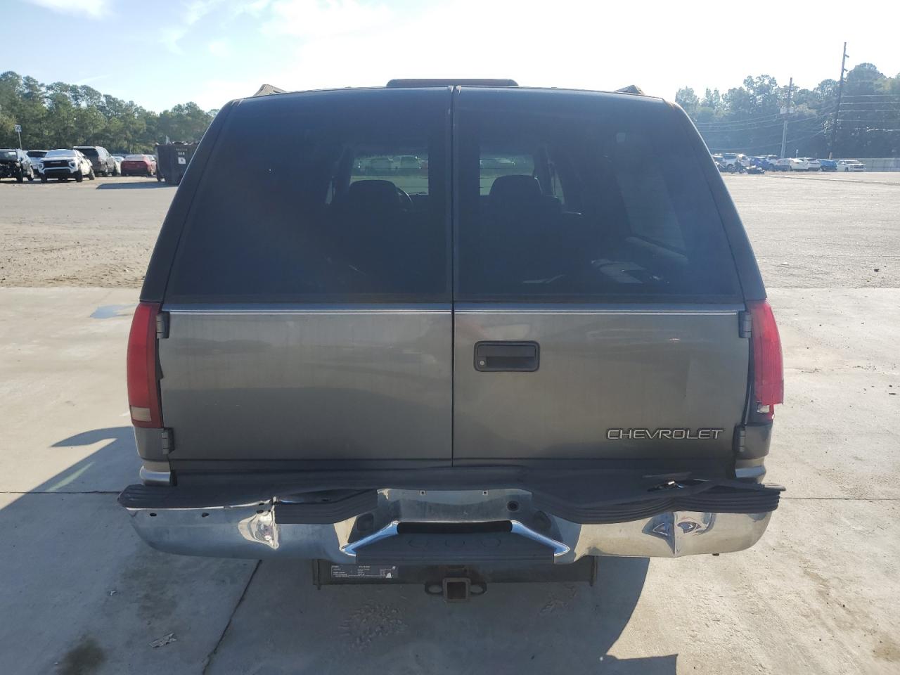 1999 Chevrolet Suburban C1500 VIN: 1GNEC16R7XJ377686 Lot: 80716255