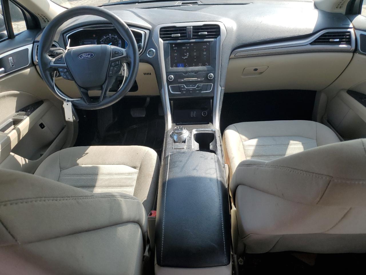 2019 Ford Fusion Se VIN: 3FA6P0LUXKR262847 Lot: 72050075