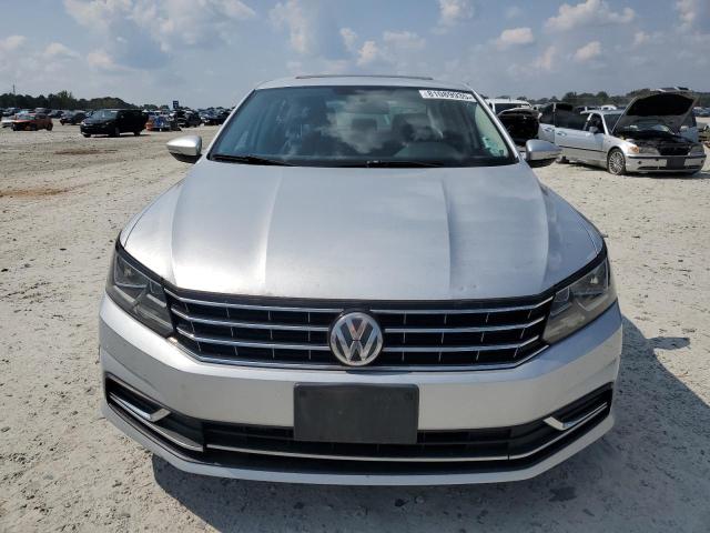  VOLKSWAGEN PASSAT 2017 Srebrny