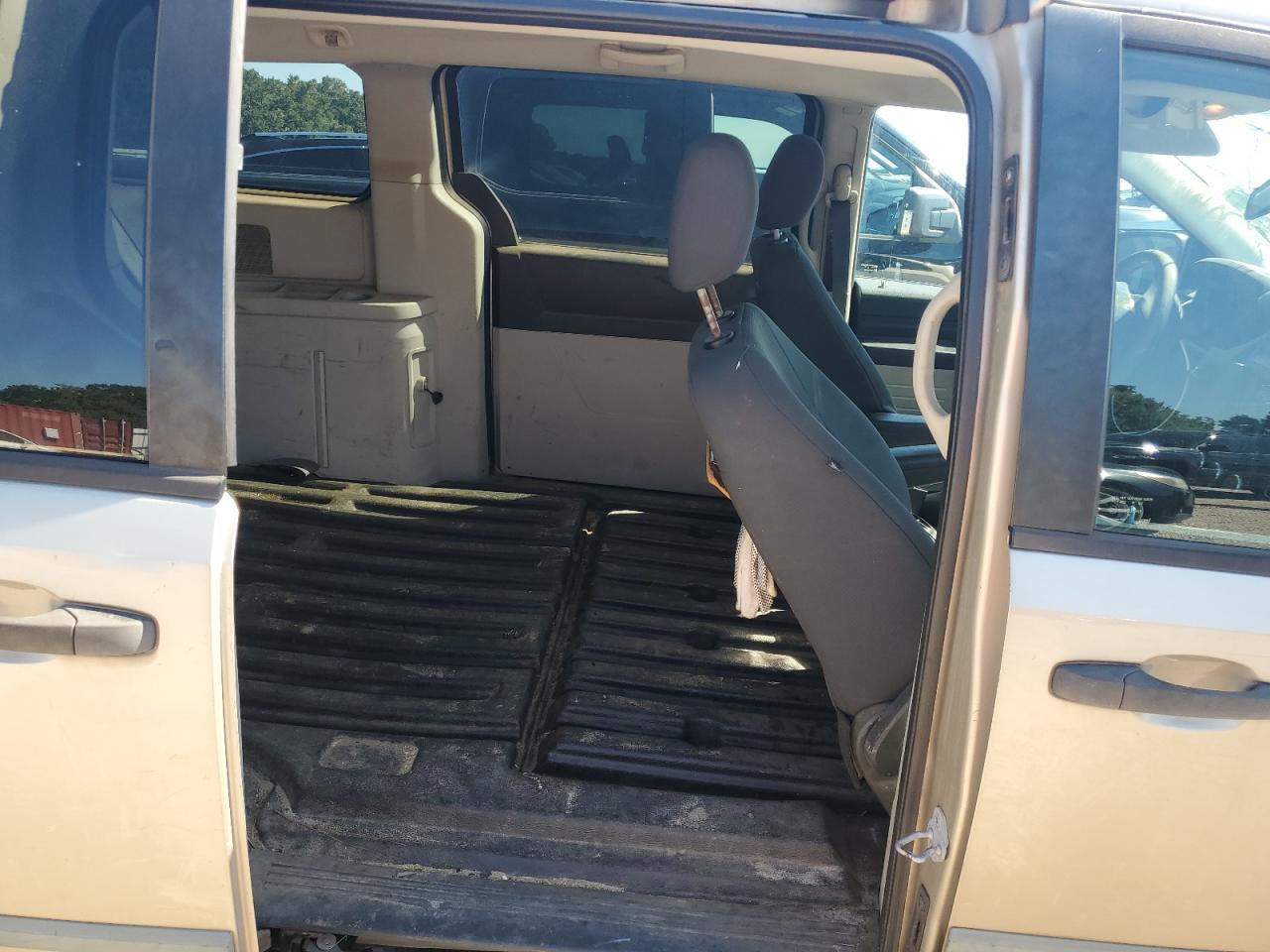 2009 Dodge Grand Caravan C/V VIN: 2D8HN11E19R693346 Lot: 70360055