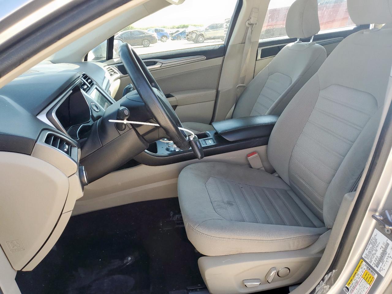 2020 Ford Fusion Se VIN: 3FA6P0LU5LR188027 Lot: 81779735