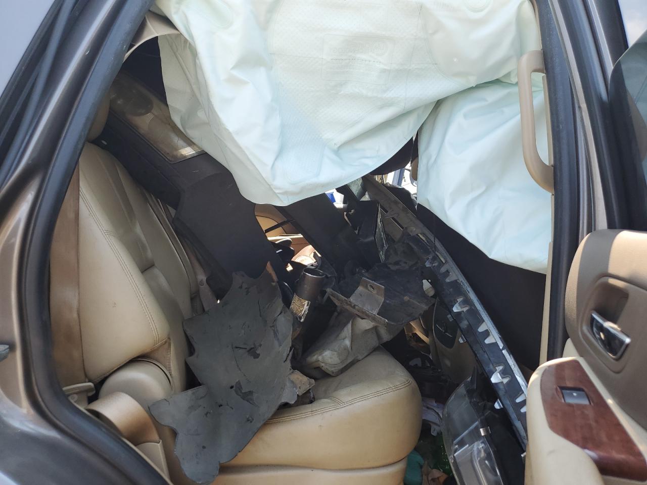 2011 Chevrolet Tahoe C1500 Lt VIN: 1GNSCBE02BR200999 Lot: 81043835