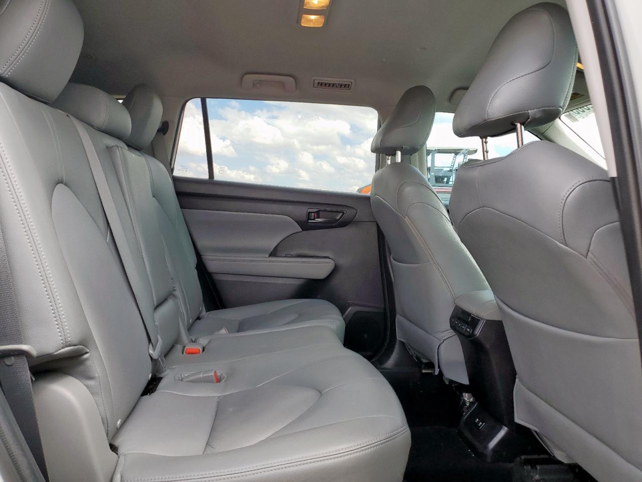 2021 Toyota Highlander L VIN: 5TDCZRAH8MS527573 Lot: 80402865