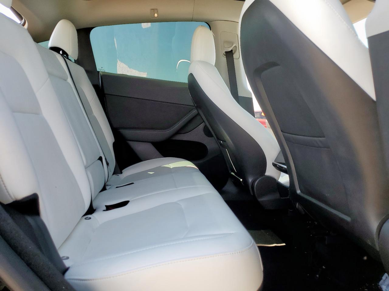 2023 Tesla Model Y VIN: 7SAYGDEE0PF631534 Lot: 71042685