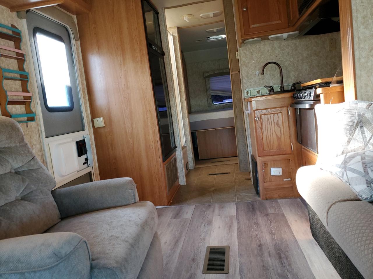 2006 Ford Econoline E450 Super Duty Cutaway Van VIN: 1FDXE45S26DB09655 Lot: 71496835