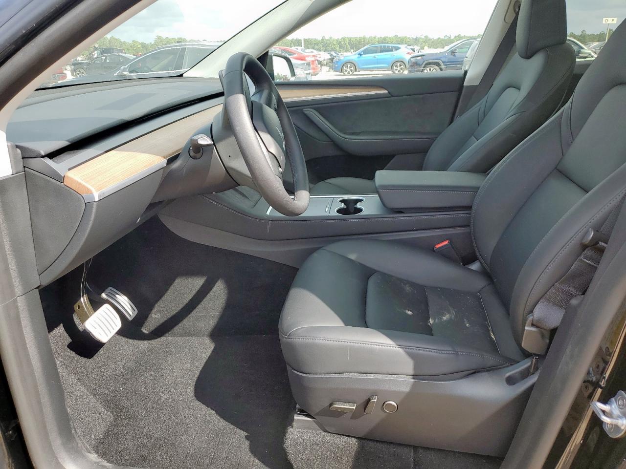 2025 Tesla Model Y VIN: 7SAYGDEF6SA370487 Lot: 83795795