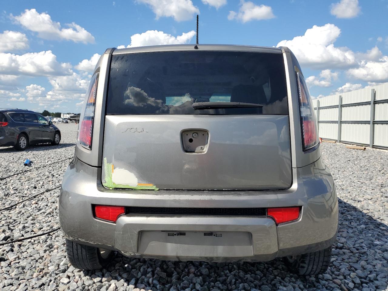 2011 Kia Soul + VIN: KNDJT2A21B7339819 Lot: 81268555