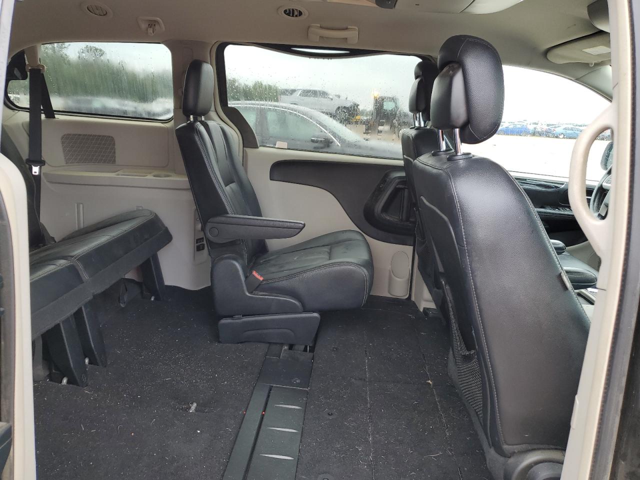 2016 Chrysler Town & Country Touring VIN: 2C4RC1BG2GR292913 Lot: 81461995