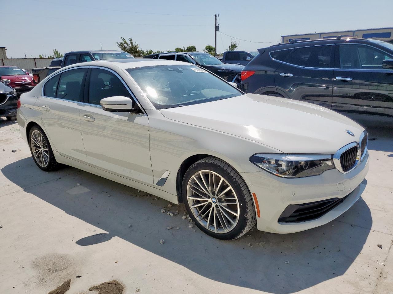 Фото: WBAJS1C04LCD37922