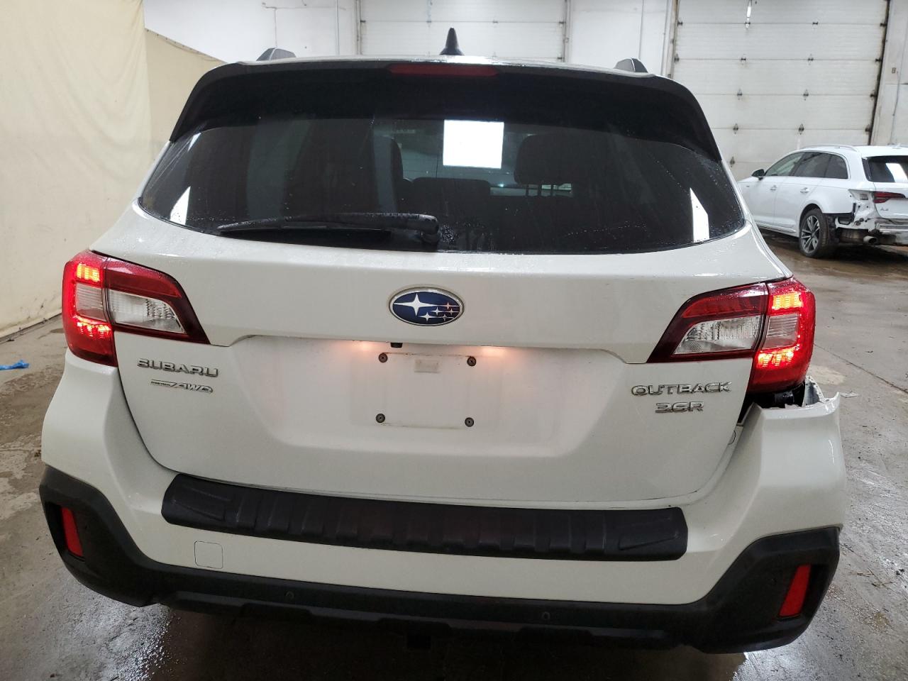 2018 Subaru Outback Touring VIN: 4S4BSETC6J3372492 Lot: 81553685