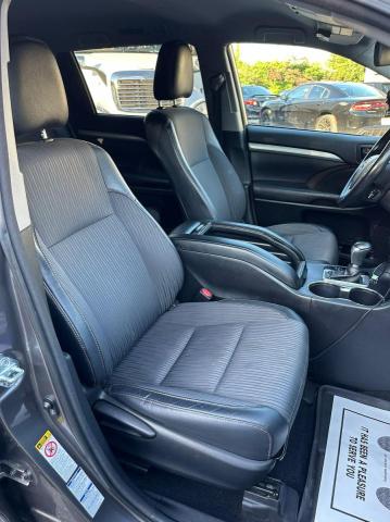  TOYOTA HIGHLANDER 2017 Серый