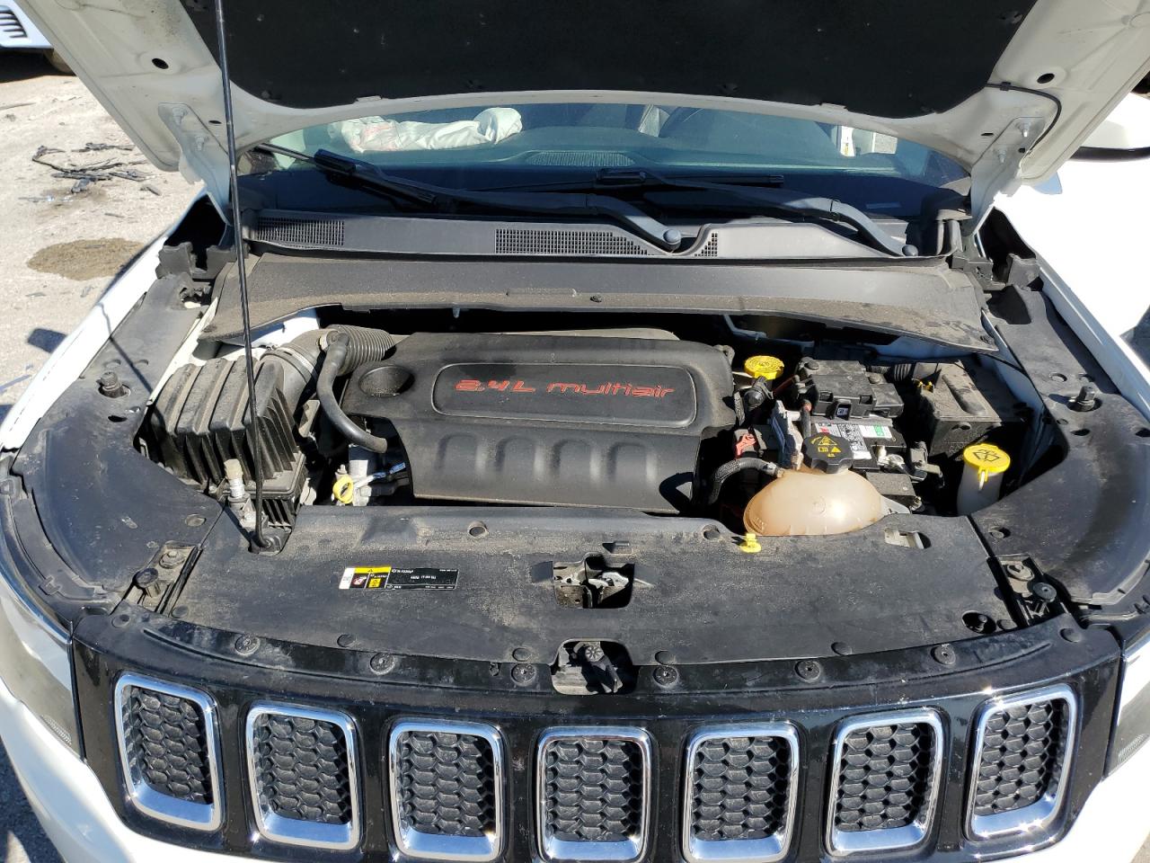 2018 Jeep Compass Latitude VIN: 3C4NJCBB3JT228808 Lot: 81861725