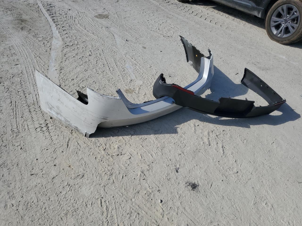 2016 Ford Taurus Limited VIN: 1FAHP2F87GG135877 Lot: 81009885