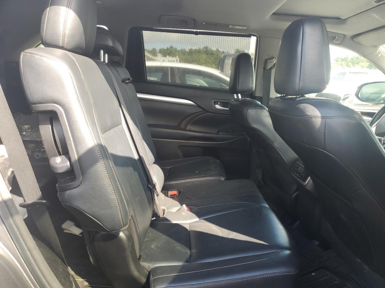 2017 Toyota Highlander Se VIN: 5TDJZRFH3HS450486 Lot: 69880385