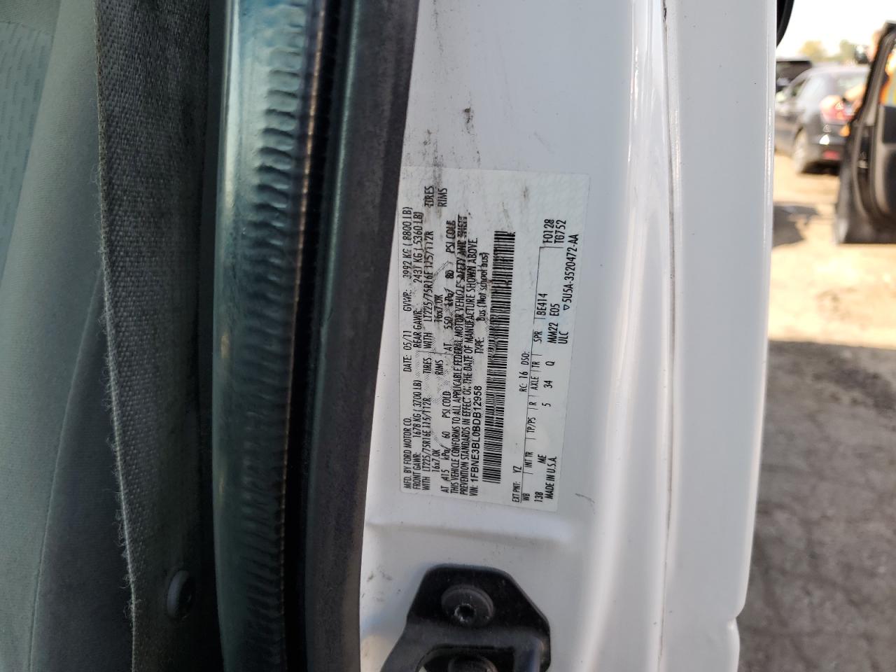 2011 Ford Econoline E350 Super Duty Wagon VIN: 1FBNE3BL0BDB12958 Lot: 81040055