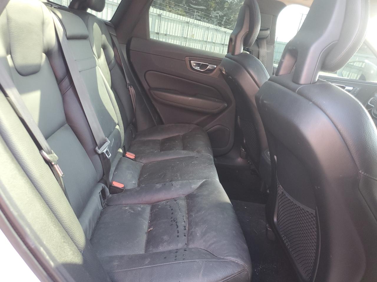 2018 Volvo Xc60 T5 VIN: LYV102RK3JB117824 Lot: 83804545