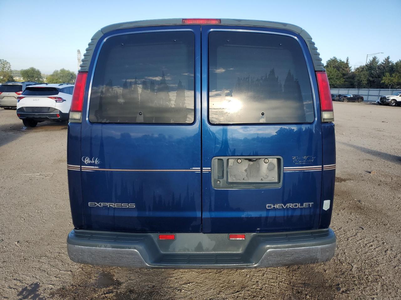 2002 Chevrolet Express G1500 VIN: 1GBFG15M221124909 Lot: 81404365