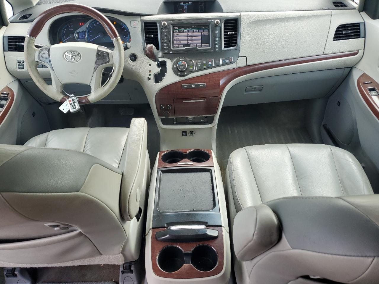 2011 Toyota Sienna Xle VIN: 5TDYK3DC5BS125577 Lot: 83800055