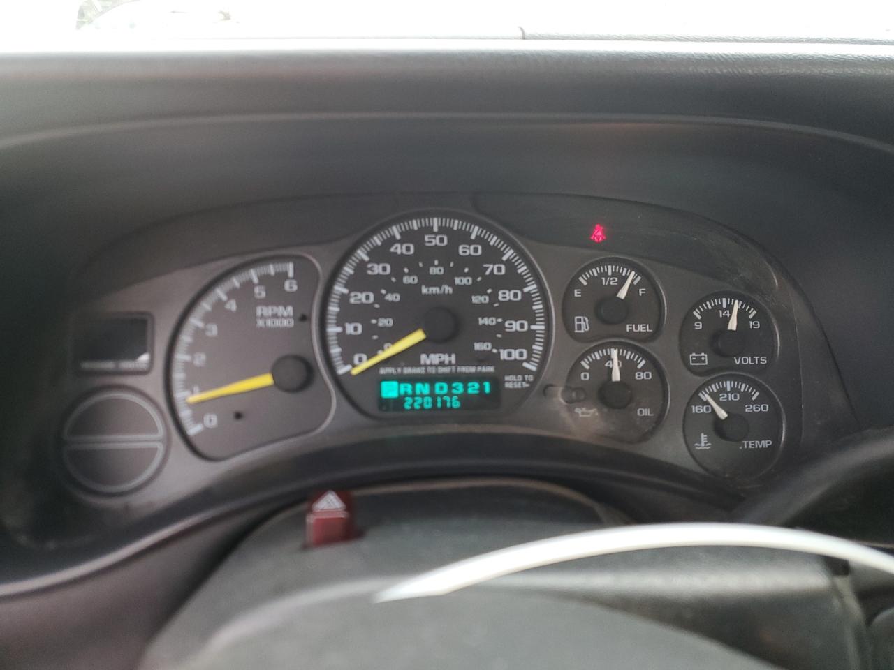 2000 Chevrolet Silverado C2500 VIN: 1GCFC24T8YE427393 Lot: 81398485